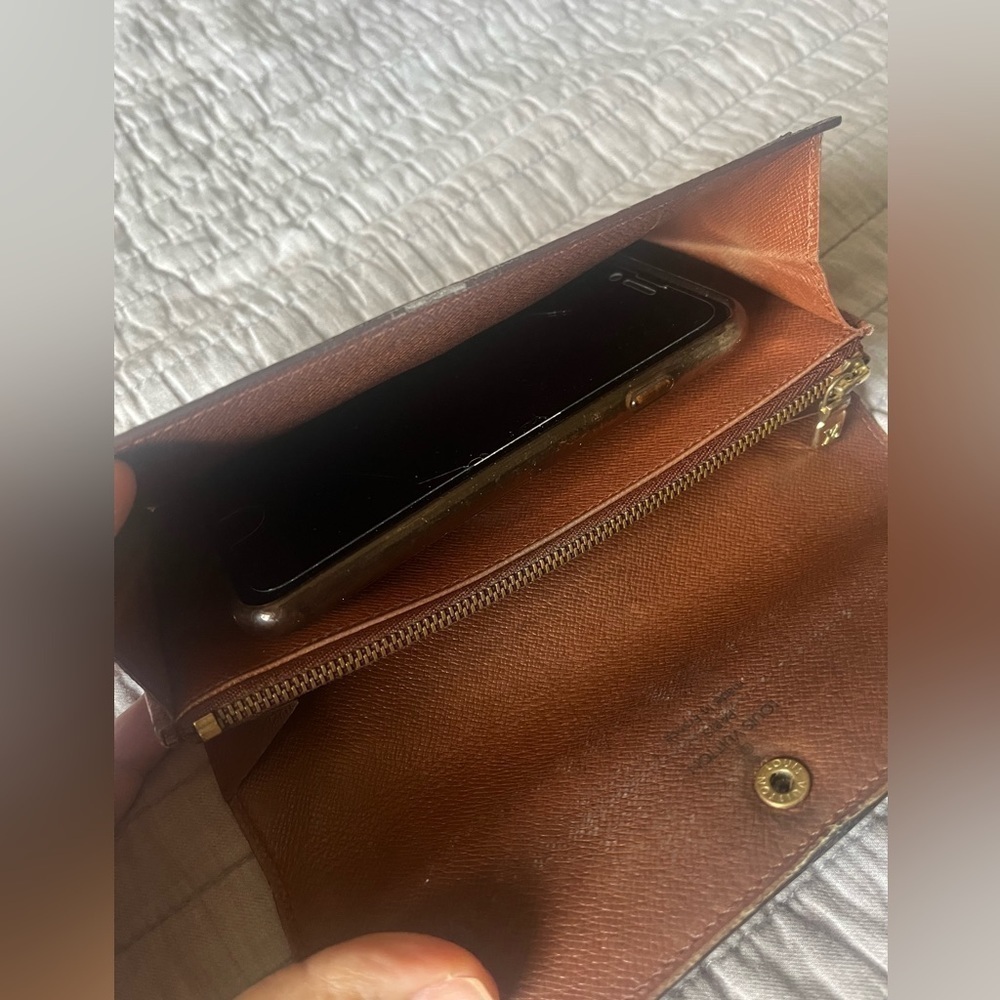 Louis VUITTON Vintage Monogram snap and zip Sarah Wallet - Picture 14 of 14